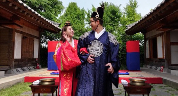 Ji Sang-ryeol ♥ Shinji, historical first kiss...Pink love line? (Salibam)