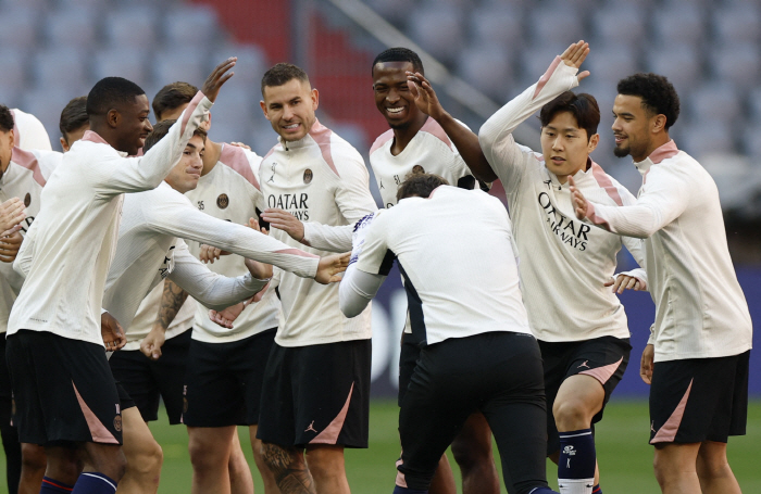 Just five minutes, please… Lee Kang-in, who is about to play in the UCL final, is very interested in whether he will play or not. Will he be the first member of the treble in Korean soccer history