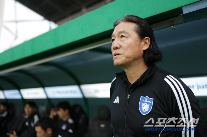  Lee Seung-woo's fantastic overhead → Park Jin-seop's winning goal Jeonbuk and Ulsan Hyundai come from behind to win the Derby 31...31,830 people will be sent to work, and a leading system will be established