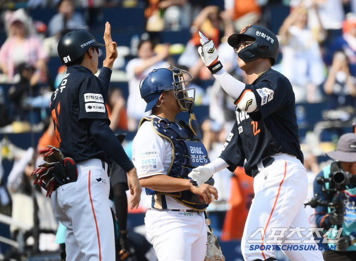 Kim Seo-hyun's first blon → 6 runs in the 9th inning gave him a big inning victory! Chae Eun-sung 2G consecutive cannons...Hanwha catches NC and secures 2 consecutive wins & Winning Series 
