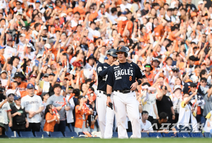 Kim Seo-hyun's first blon → 6 runs in the 9th inning gave him a big inning victory! Chae Eun-sung 2G consecutive cannons...Hanwha catches NC and secures 2 consecutive wins & Winning Series