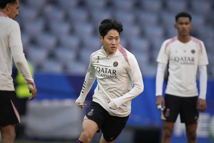 Lee Kang-in burst into laughter as he boarded the final entry of the UCL final, the dream of the first treble in soccer history…Son Heung-min's Europa → UCL wins, first historical goal