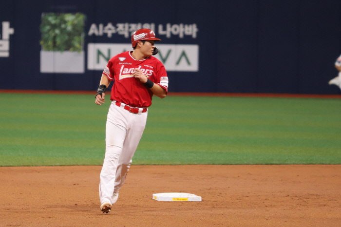 Lotte, which is lethargic despite Busan fans' support, surpasses 20,000 on average...Ko Myung-jun's first shot → Pilseungjo's perfect pitching SSG, avenging his defeat the previous day 