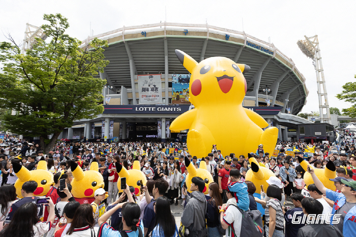 Lotte's fan explodes in high flight! Sajik sold out for 15 consecutive games → Home average crowd exceeded 20,000 
