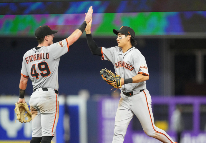 Luck is a skill, too! SF Lee Jung-hoo's first fumble lucky hit  steal in 3 games. Prove your presence again. SF also escaped three consecutive losses