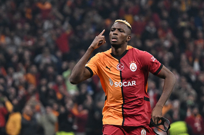Manchester United, who chose Hoyleun instead of Osimhen, called for another season's 37 goals and extra-large ST...If you can't get out of the Champions League, please run