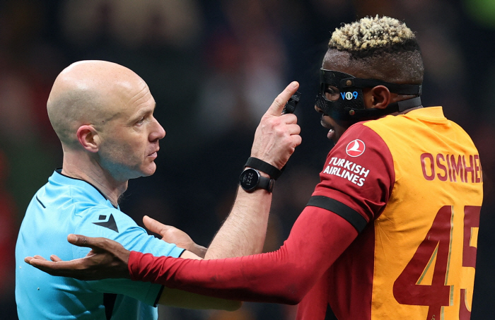 Manchester United, who chose Hoyleun instead of Osimhen, called for another season's 37 goals and extra-large ST...If you can't get out of the Champions League, please run