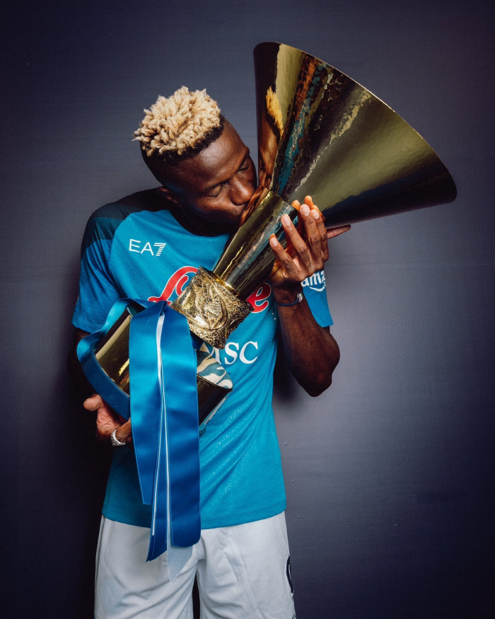 Manchester United, who chose Hoyleun instead of Osimhen, called for another season's 37 goals and extra-large ST...If you can't get out of the Champions League, please run