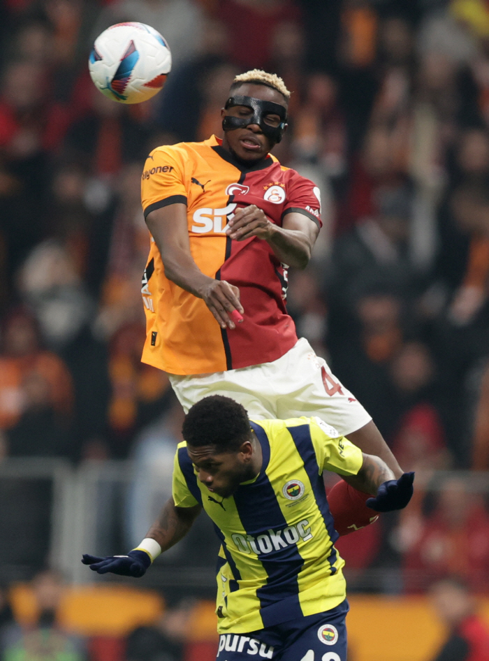 Manchester United, who chose Hoyleun instead of Osimhen, called for another season's 37 goals and extra-large ST...If you can't get out of the Champions League, please run