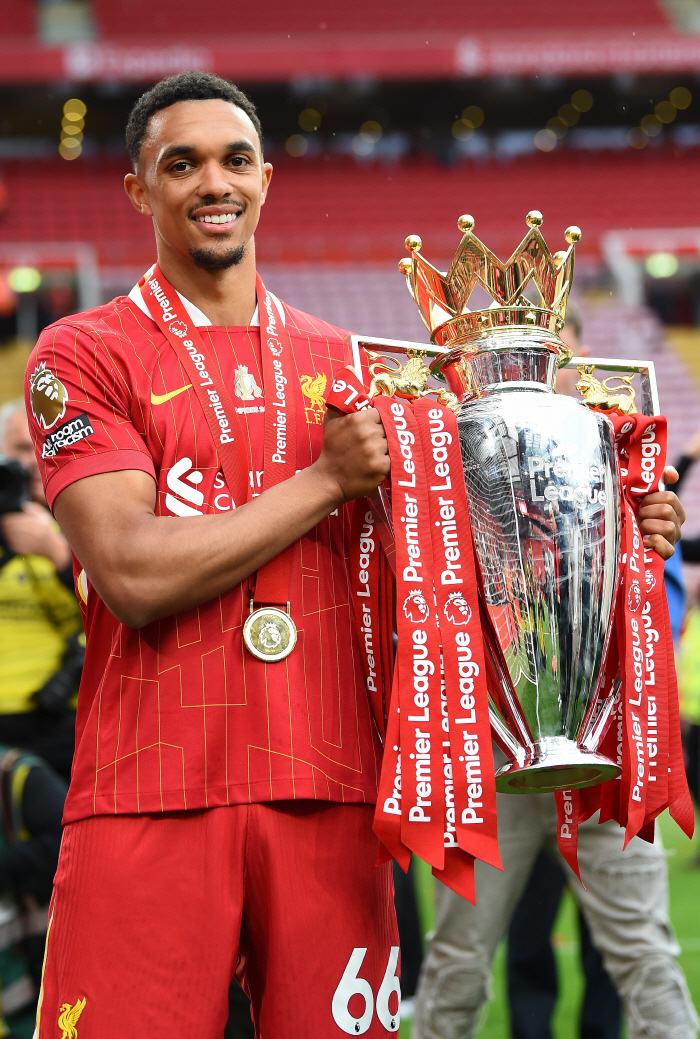 Thank You Real, Liverpool Unexpected Windfall Transfer Fee 0 Alexander Arnold Pays 15.7 Billion for a month's early recruitment...Buyout 1.57 trillion → Frimpong Recruitment Revealed