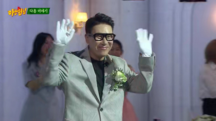 Lee Sang-min Celebrates Surprise Wedding Reception with JTBC ‘Knowing Bros’ Family