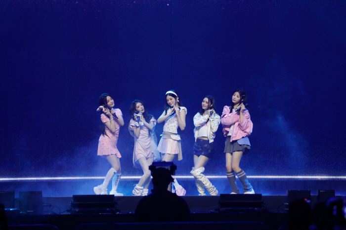 ILLIT Rocks Weverse Con with Power Vocals and Comeback Spoiler