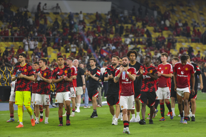 Even if it's rotten...Manchester United, which went to the North, ranks second in the world in club value of KRW 9 trillion (Fobs)