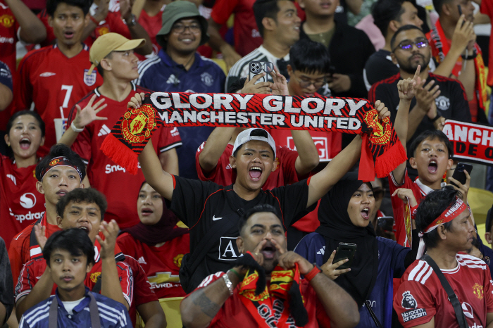 Even if it's rotten...Manchester United, which went to the North, ranks second in the world in club value of KRW 9 trillion (Fobs)