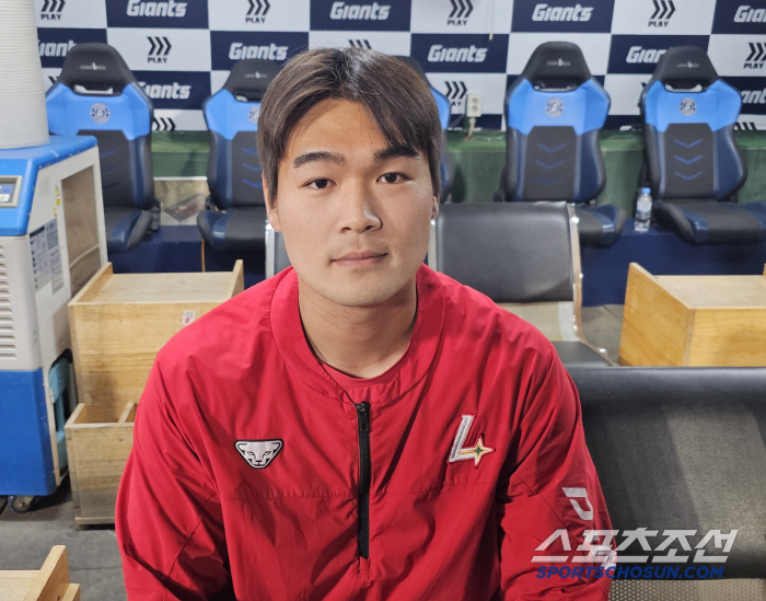 Feel it in advance among the 10,000-won audience at the resignation. Kim Kwang-hyun's advice, 23 years old junior, is on the chest...I'm responsible for looking back on the minus. 