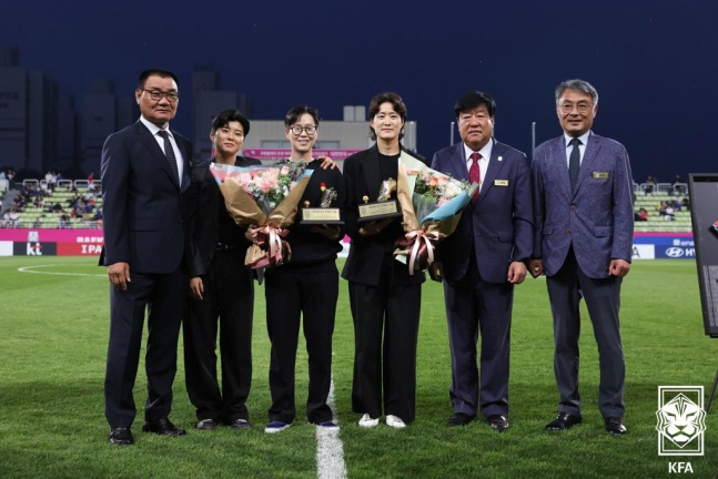 Good-bye 女 soccer player Yoo Young-ah → Lee Eun-mi's touching retirement ceremony, please give a lot of love to your sincere juniors