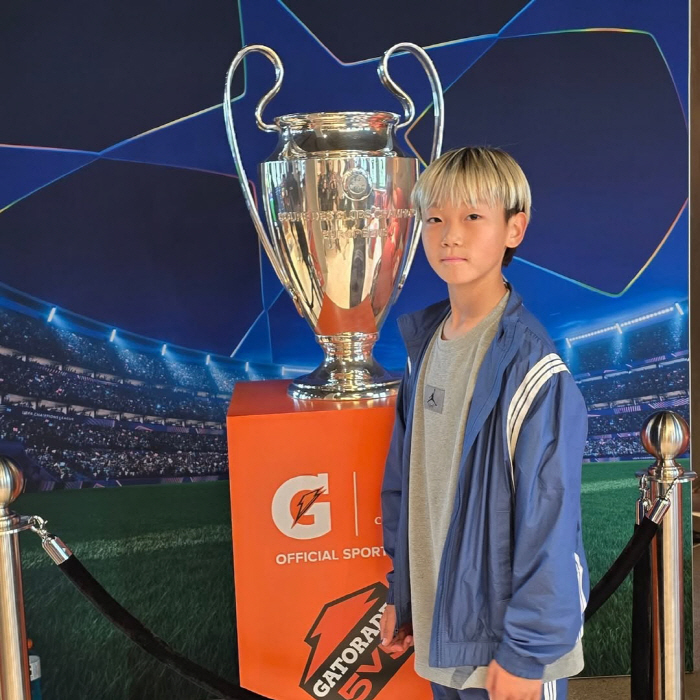Lee Dong-guk ♥ Lee Soo-jin, after leaving for Germany, I guess he doesn't just play soccer with his feet. 