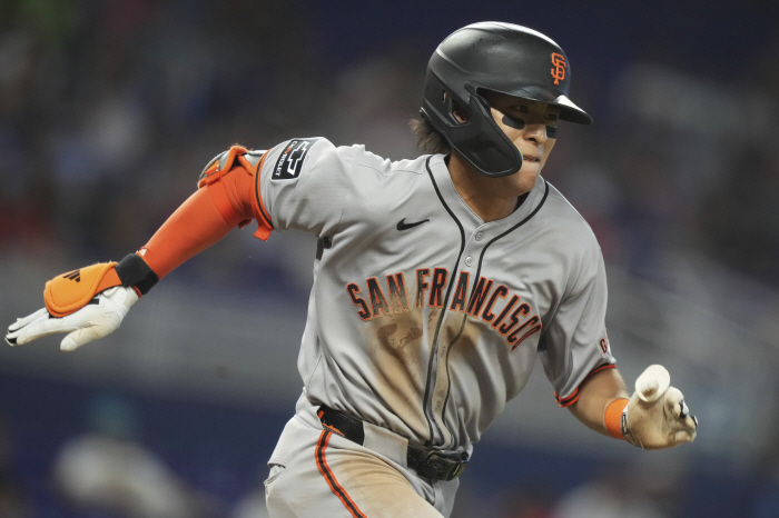 Multi-hit  steal were all good, but why is Lee Jung-hoo caught in a triple hit in the month? SF 01 MIA