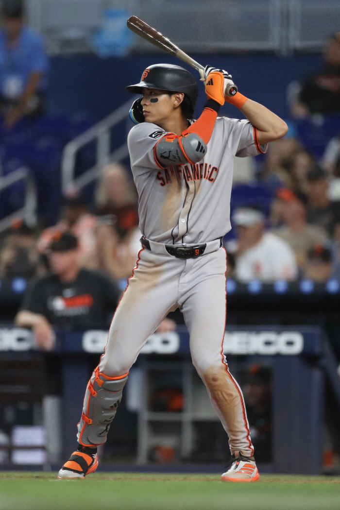 Multi-hit  steal were all good, but why is Lee Jung-hoo caught in a triple hit in the month? SF 01 MIA