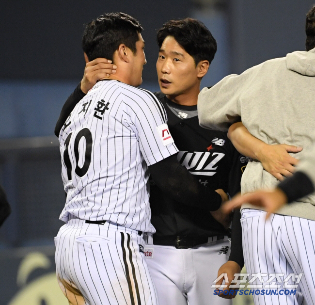 Park Kyung-soo's retirement ceremony, which was a painful finger, why is it held against KIA, not his home LG