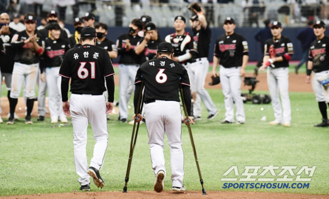 Park Kyung-soo's retirement ceremony, which was a painful finger, why is it held against KIA, not his home LG
