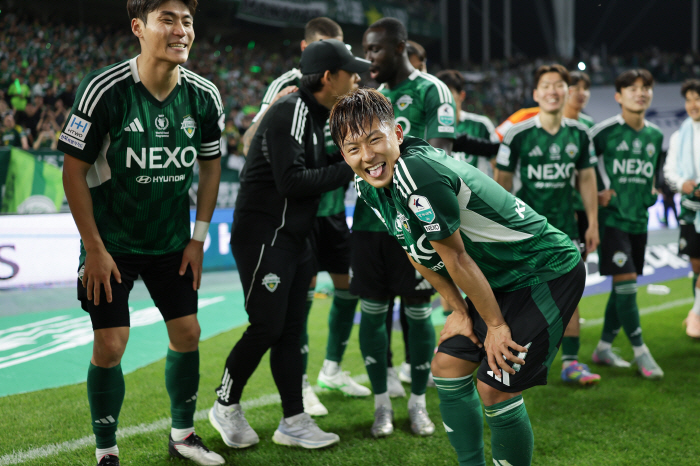 Scissor kicks  Perfect Help Jeon Ju-seong's crazy performance in the 10,000-won audience...Lee Seungwoo's value was proven in 37 minutes. Foyet's choice is