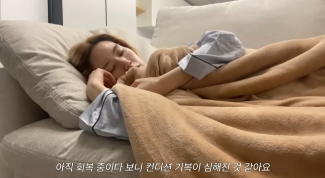 See, Kim Yeon-ji, after vocal cord surgery...Swallowing pain and recovery of tears 
