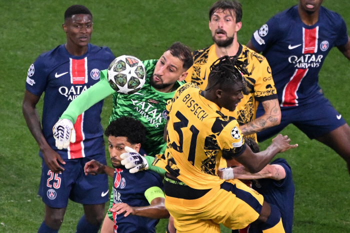  PSG with 2 goals and 1 assist in 2005 and Inter 5-0 to win the Champions for the first time! Lee Kang-in is absent