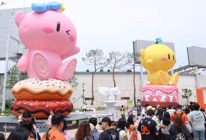 Was there a more certain announcement of the war…Suri X Kkumdori is a hit, and local brands led by Hanwha are spreading