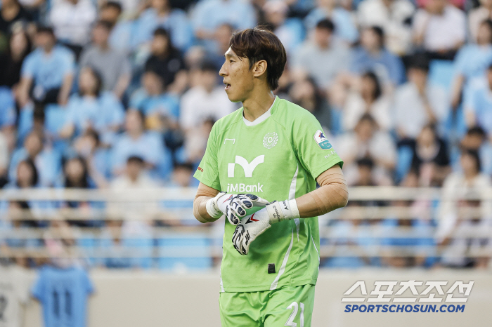 Daegu GK Oh Seung-hoon, who was born in 1988, called Kim Byung-soo's brother, played with the heart of making his professional debut in the return match 