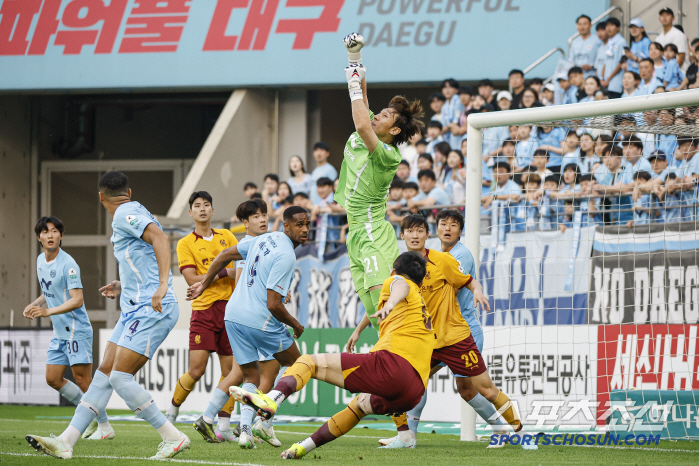 Daegu GK Oh Seung-hoon, who was born in 1988, called Kim Byung-soo's brother, played with the heart of making his professional debut in the return match 