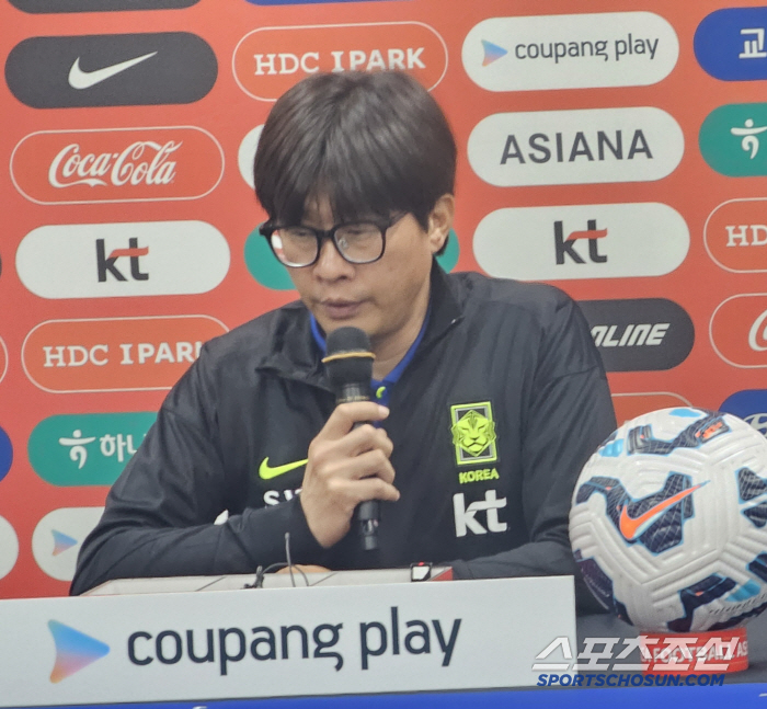 Four 11 players saw their A-match debut, super-crushing squad coach Shin Sang-woo's work to develop the women's livestock, Jeon Yu-kyung X Jung Da-bin X Park Soo-jung X Casey's attack line. 