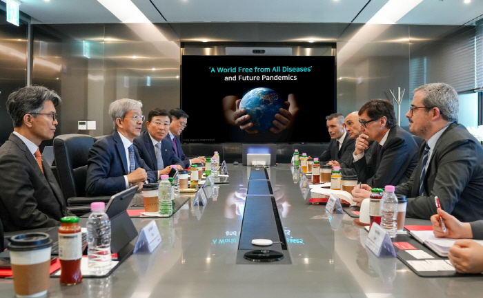Governor of Catalonia, Spain Visits Seegene Headquarters...Discuss strengthening cooperation after establishing a technology sharing business corporation