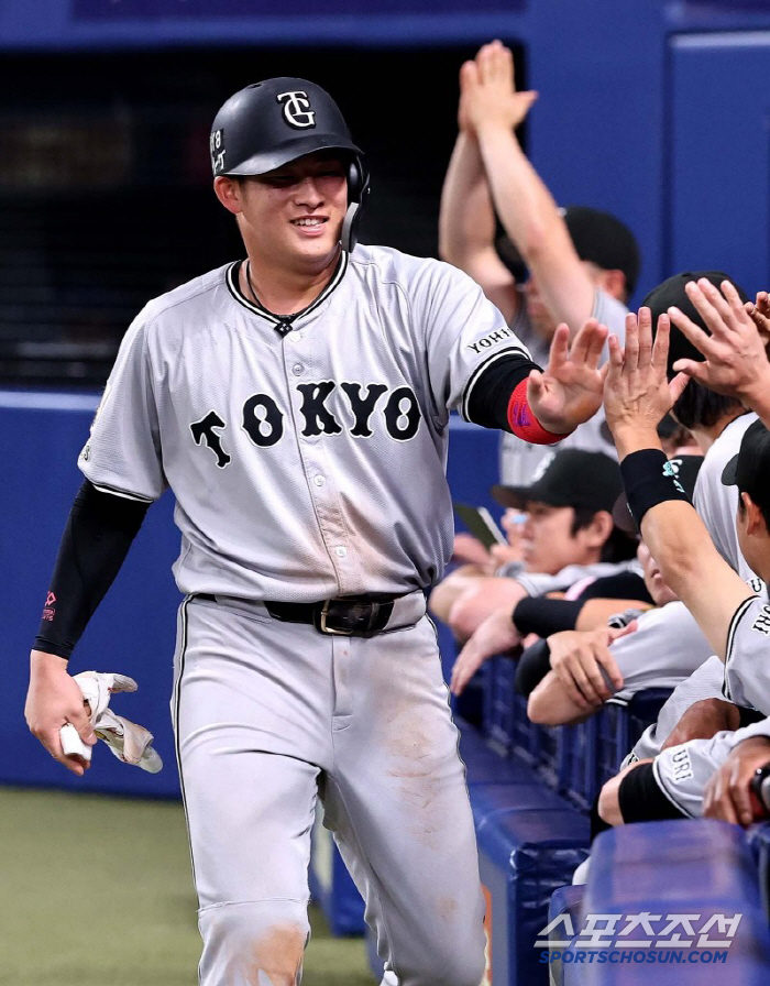 He hit his first home run in the first game of the transfer and recruited him with a batting average of 0.114 and a temporary 4th, but he has been the second-tier home run king for five consecutive years (Min Chang-ki's Japanese baseball)
