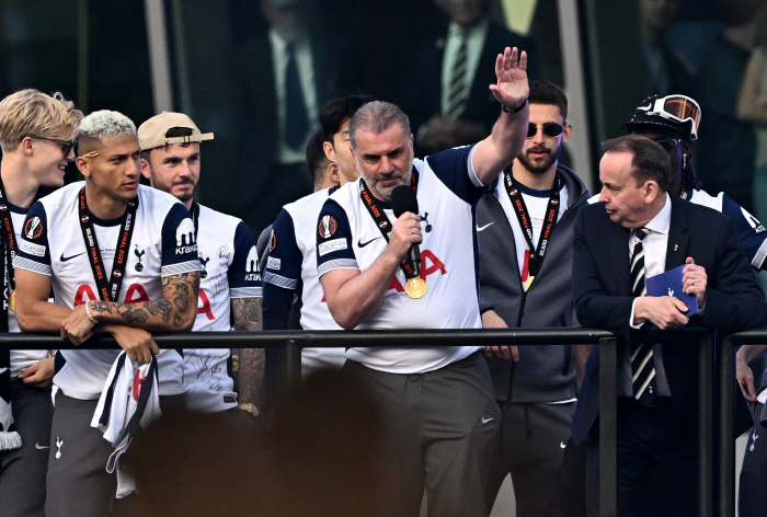 Heungmin, take care! Biggest achievement  Appointment of SON captain  Postecoglou, the trophy for the first time in 17 years, is already preparing to appoint a new Tottenham manager
