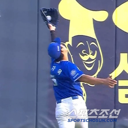 I'm sorry to Reyes for the two-point catch an apology from the captain's sincerity