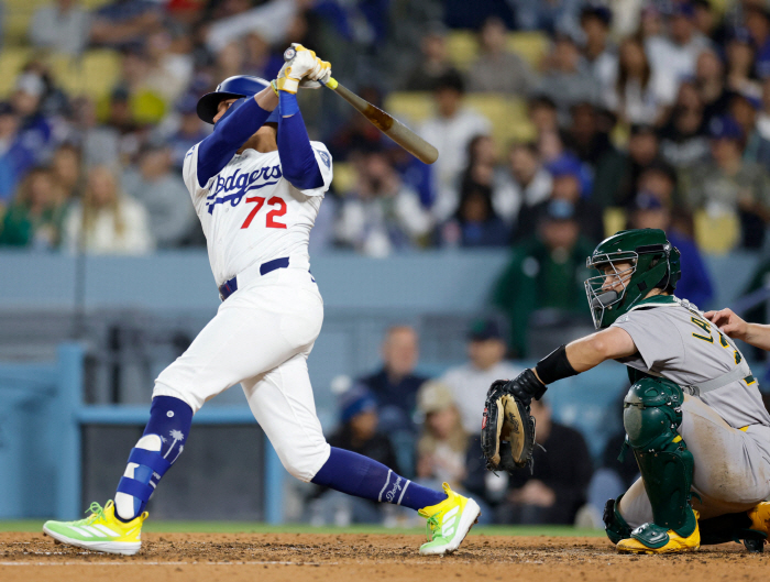 Kim Hye-sung, who stole a home run from a left-handed pitcher, is Rojas, who is weak in left-handed pitchers, convincing in starting platoon?