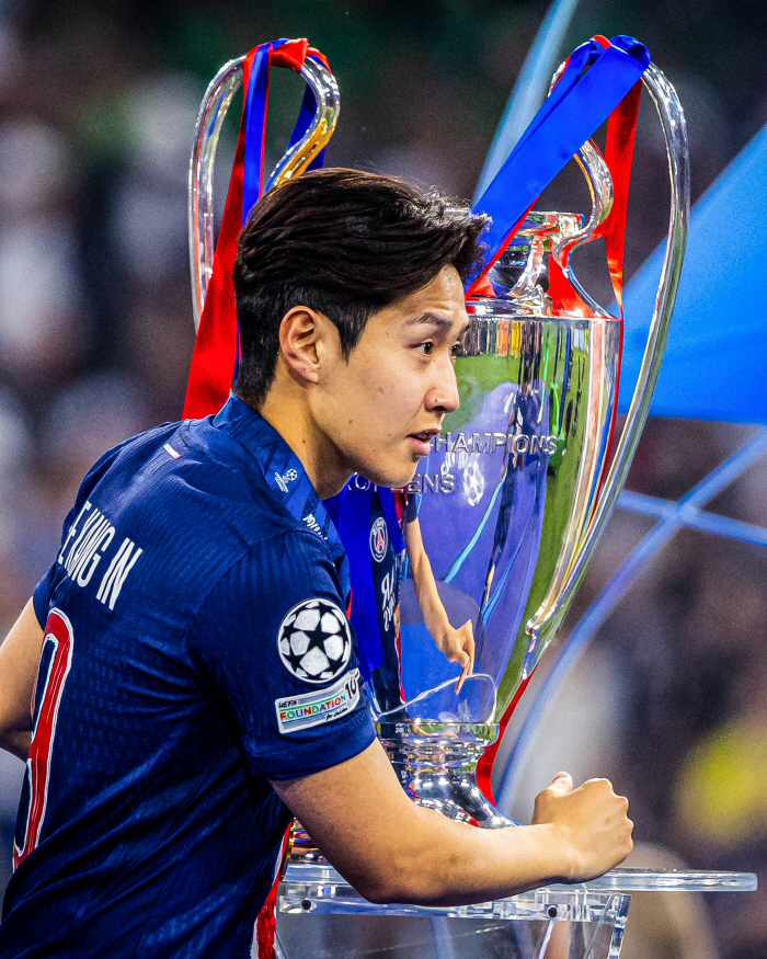 Lee Kang-in, who did not play in the final, will eventually be cut! PSG Power Out with Knife...To raise 117 billion won in transfer funds → Manchester United and Napoli are interested