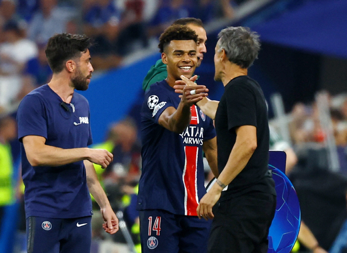 L'Equipe, who is famous for scoring ratings, also gave 10 out of 10 points. The star who led PSG to its first Championship in 55 years ★ 2