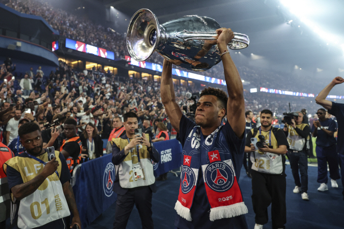 L'Equipe, who is famous for scoring ratings, also gave 10 out of 10 points. The star who led PSG to its first Championship in 55 years ★ 2