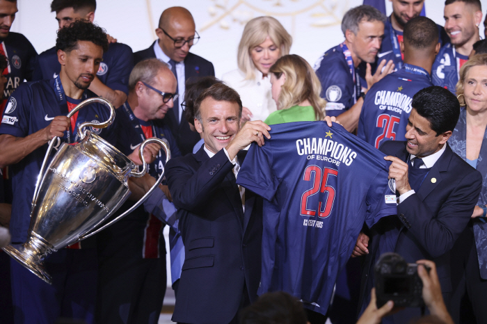 L'Equipe, who is famous for scoring ratings, also gave 10 out of 10 points. The star who led PSG to its first Championship in 55 years ★ 2