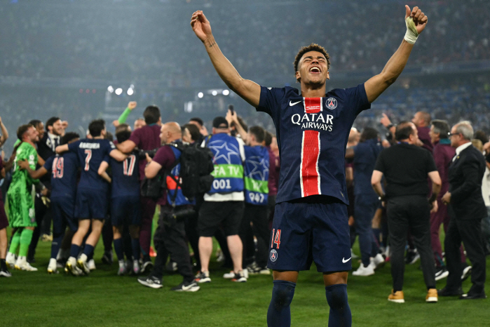 L'Equipe, who is famous for scoring ratings, also gave 10 out of 10 points. The star who led PSG to its first Championship in 55 years ★ 2