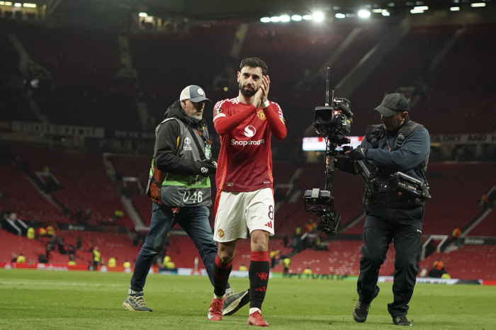 Only one gateway left is Bruno Fernandes (30 years old, Alhilal) in blue uniform imminent! Discussing Saudi transfer with family → Waiting for final answer
