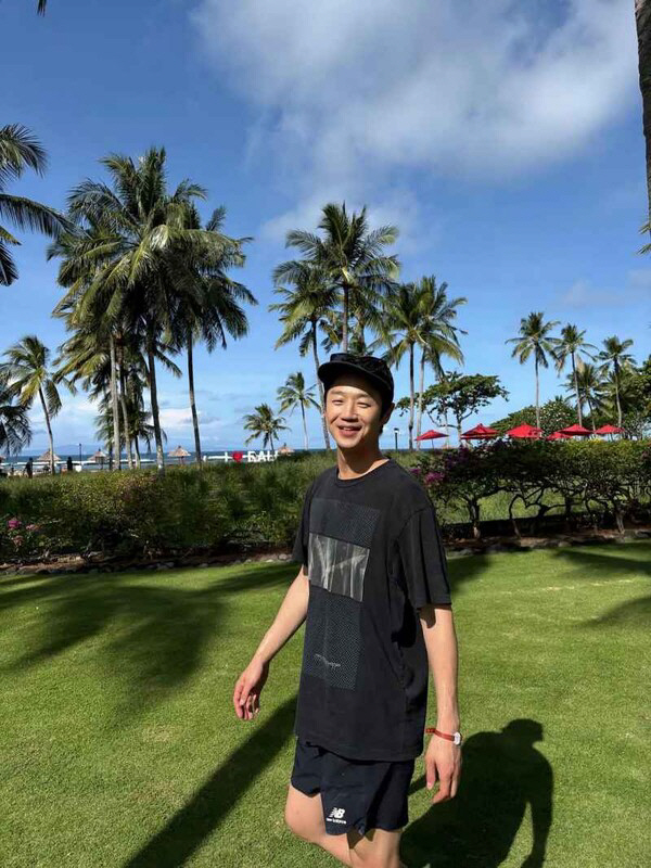 'What Happened in Bali' Jung Joon-won's refreshing smile with early summer sunlight