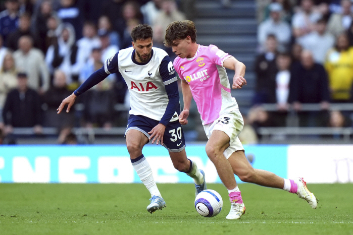 Yang Min-hyuk, the No. 1 QPR uniform sales player, really doesn't care. Tottenham is bringing in a special EPL talent born in 2006. → I want to recruit him for 80 billion won