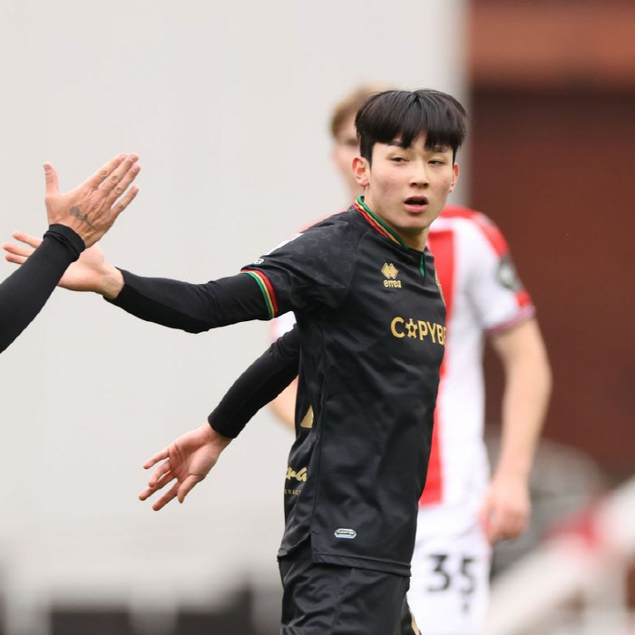 Yang Min-hyuk, the No. 1 QPR uniform sales player, really doesn't care. Tottenham is bringing in a special EPL talent born in 2006. → I want to recruit him for 80 billion won