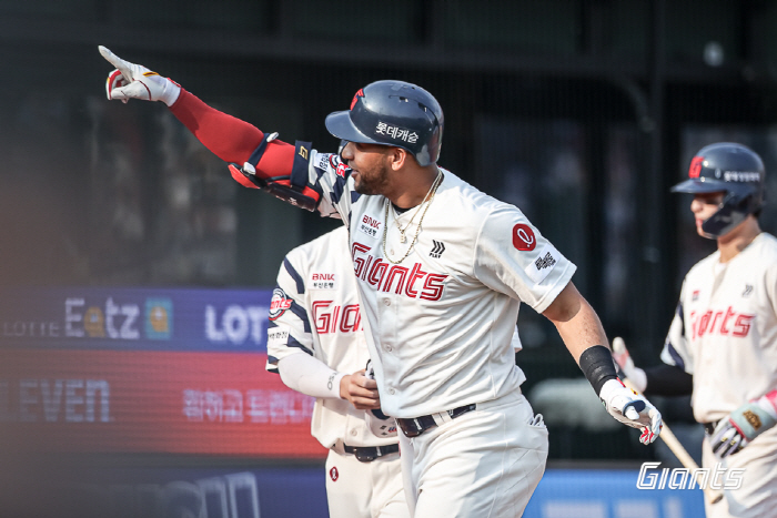 The 1st starter quenched my thirst! 99 pitches, 155km of Gamboa, 7 scoreless innings → Reyes No. 7 Fire Bat...Lotte escapes back-to-back losses after catching Kiwoom 