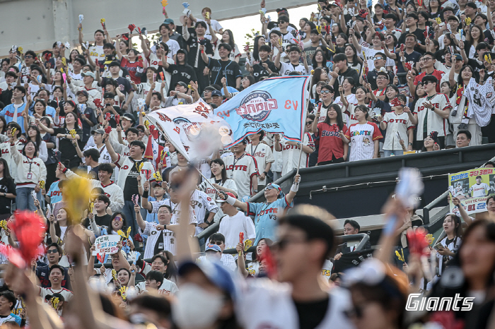 The 1st starter quenched my thirst! 99 pitches, 155km of Gamboa, 7 scoreless innings → Reyes No. 7 Fire Bat...Lotte escapes back-to-back losses after catching Kiwoom 