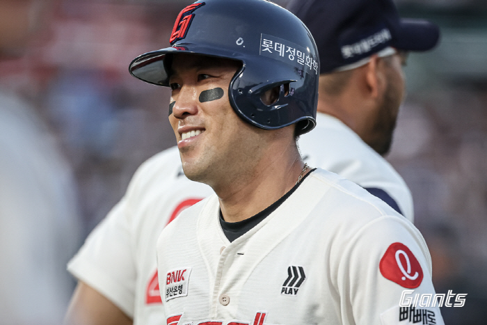 The 1st starter quenched my thirst! 99 pitches, 155km of Gamboa, 7 scoreless innings → Reyes No. 7 Fire Bat...Lotte escapes back-to-back losses after catching Kiwoom 