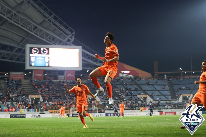  Ahn Hyun-beom, who lost ground in the Poye regime, leases to Suwon FC in a surprise move